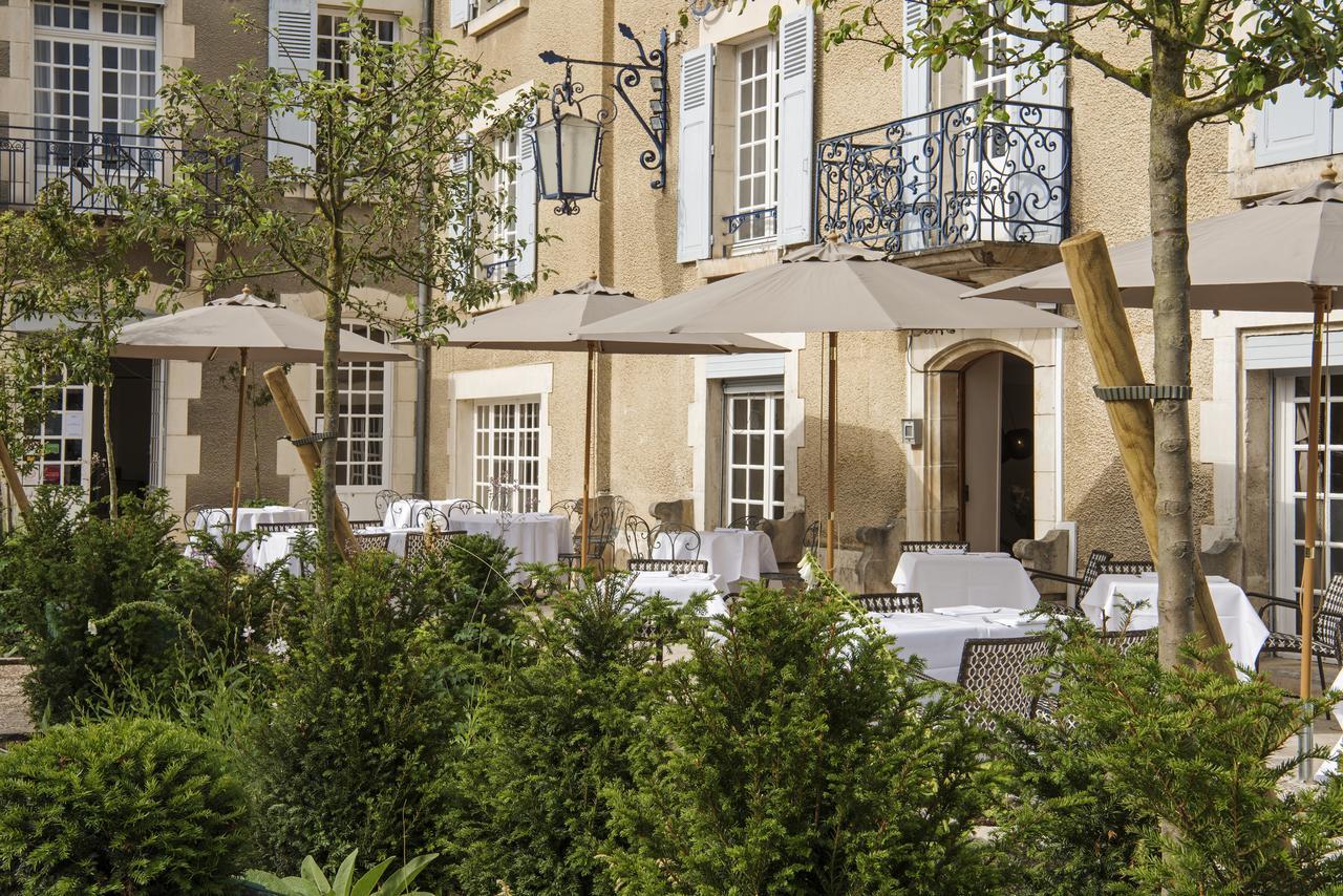 Hôtel Restaurant De La Poste&Du Lion D'or Vézelay Exterior foto