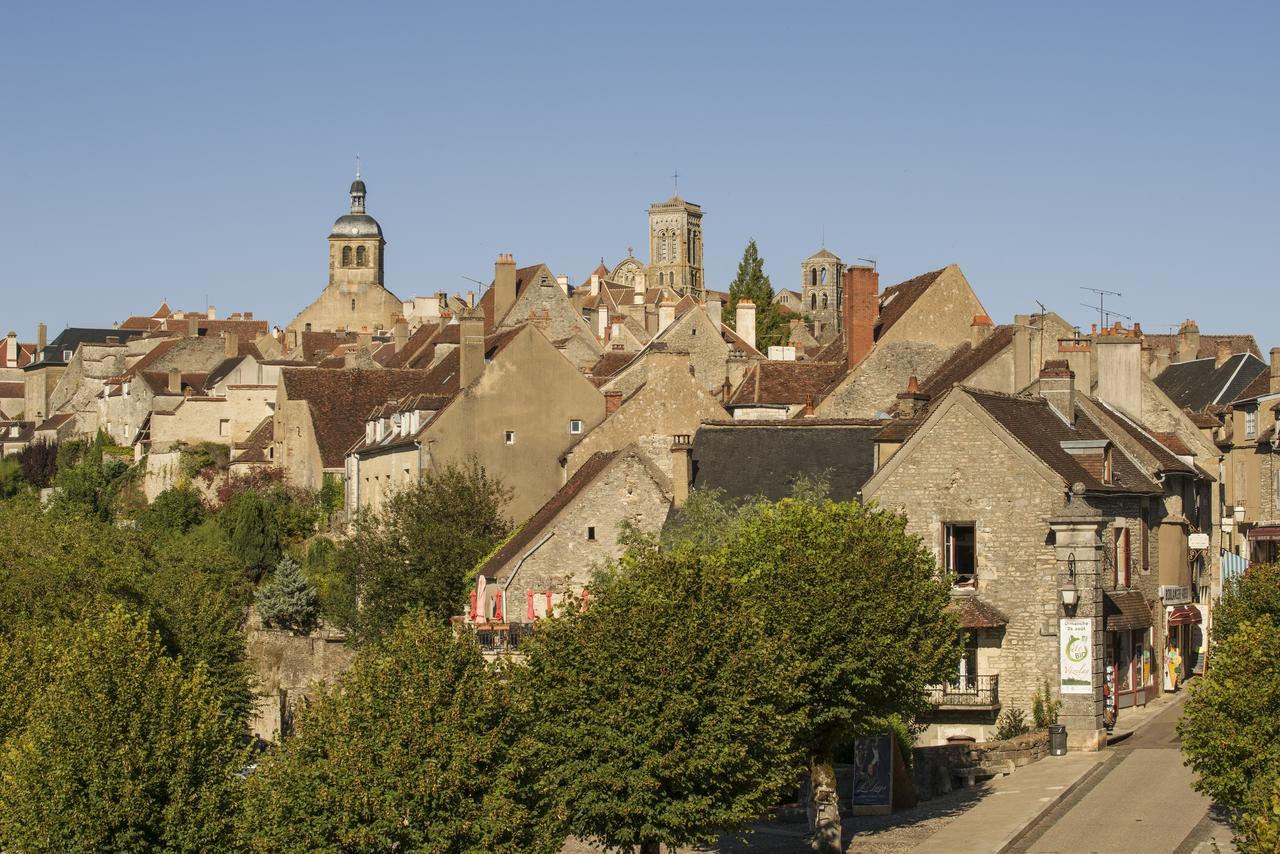 Hôtel Restaurant De La Poste&Du Lion D'or Vézelay Exterior foto
